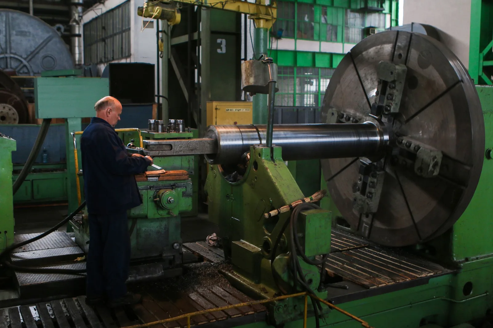 Large-diameter turning
