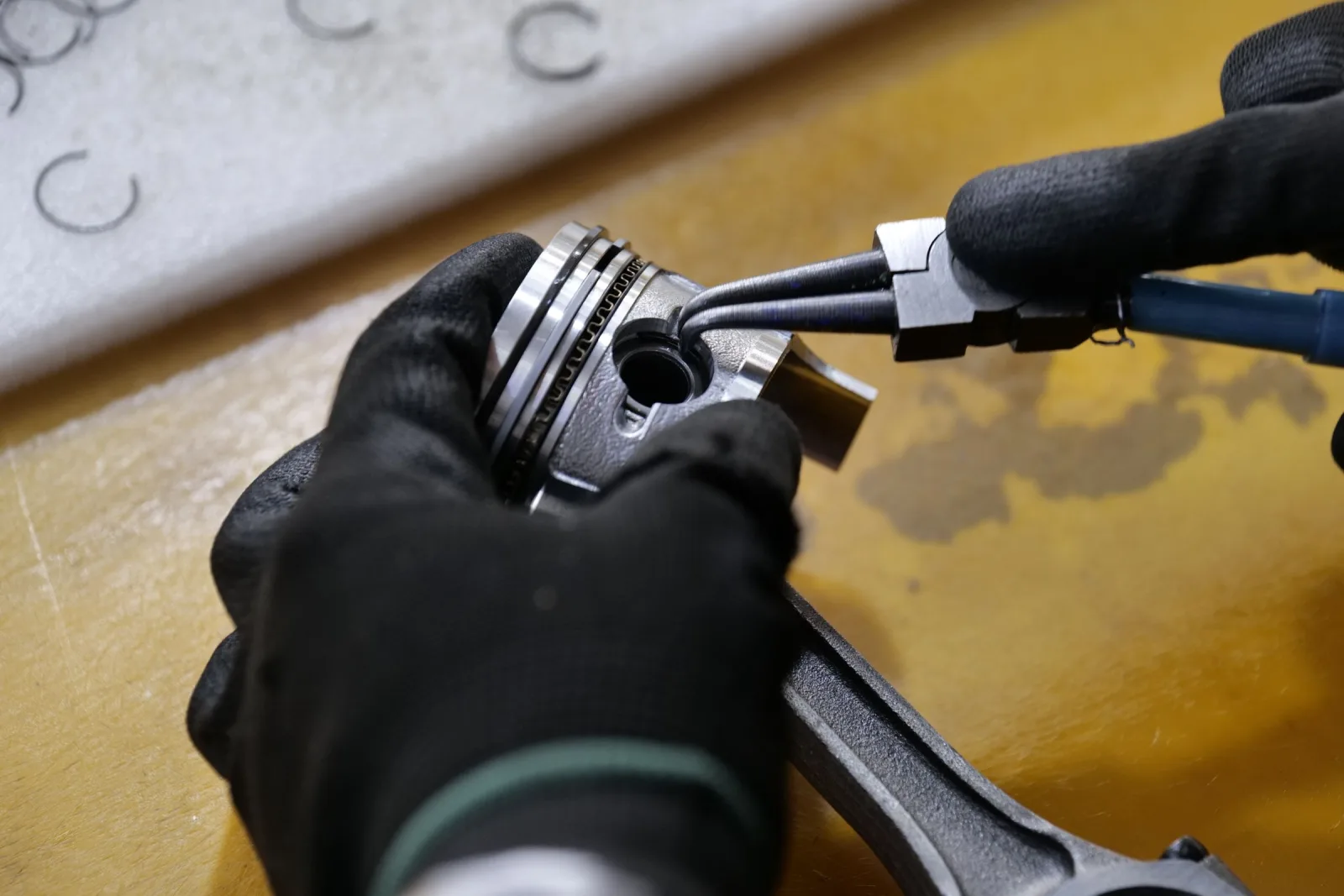 Piston & seal assembly